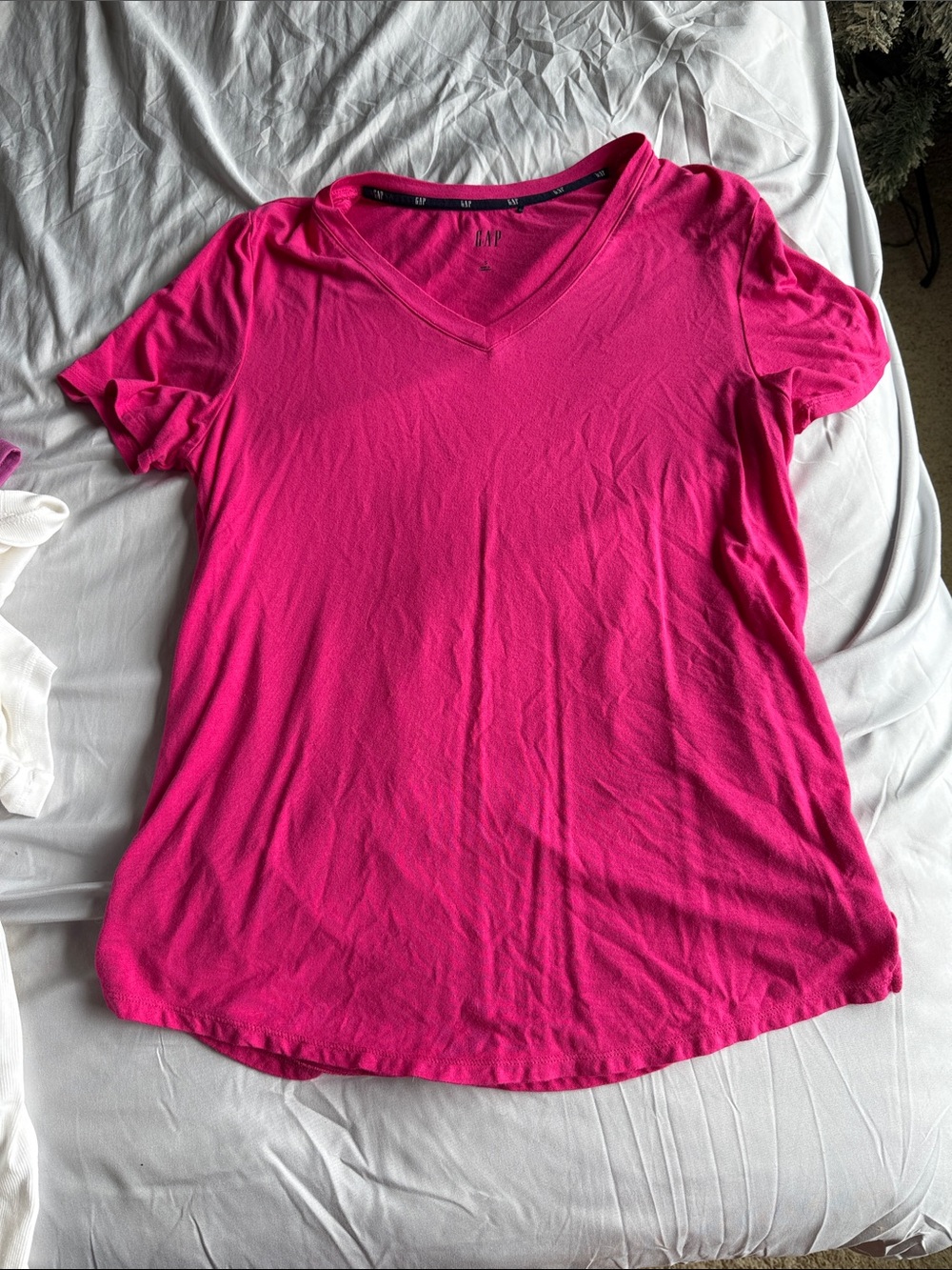 GAP Women's V-Neck Tee - Hot Pink